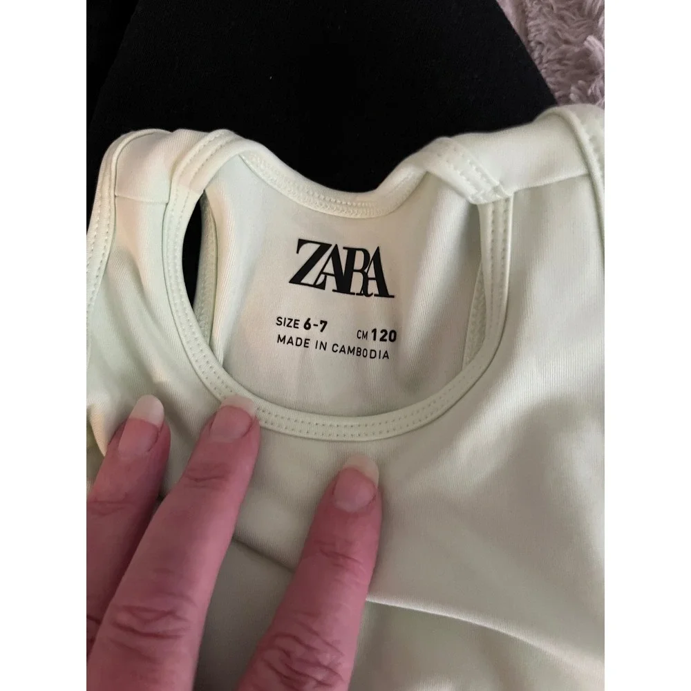 Bundle Zara Girls Black Heart Sweatshirt and Mint New York Sports Bra Size 6-7